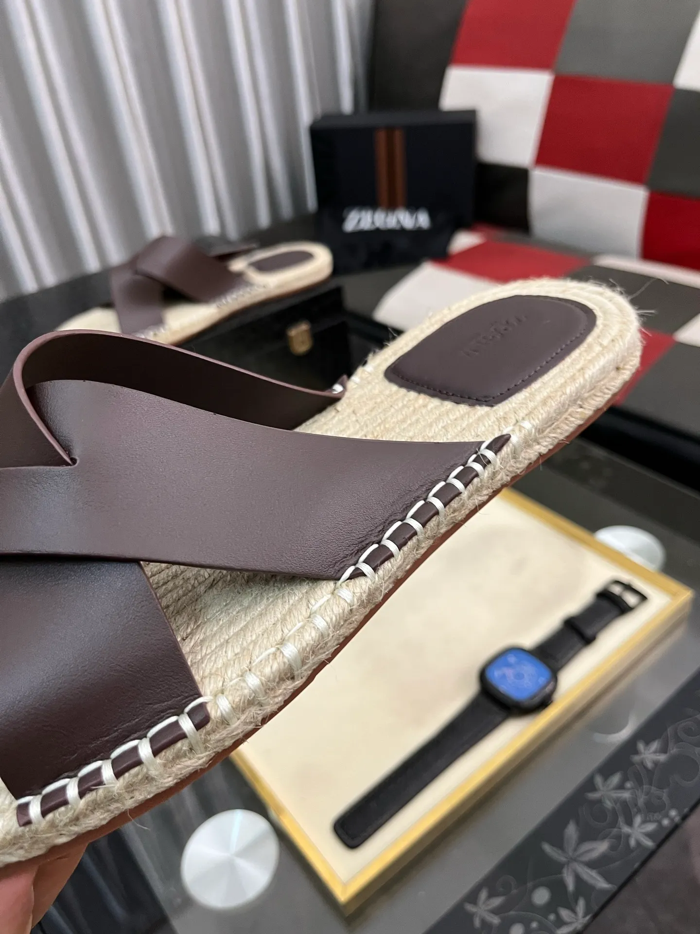 Men's shoes 💰320⌚️⌚️《HERMES》Hermès 💁♂️Men's casual slippers, compare the quality at the counter🧚🏿♂️ The upper layer has a stone pattern with clear texture, showing high-end, high-end, comfortable to wear and versatile. Purely hand-pulled, raw rubber breathable outsole, breathable and comfortable lambskin lining, 100% comfortable density, original rubber outsole wear-resistant code number 38-44. Can be customized 45-46-47